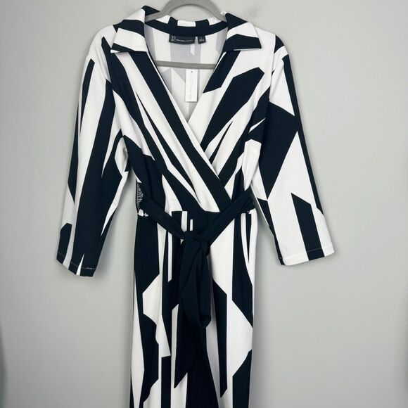 NEW YORK & COMPANY | NEW Black & White Wrap Style Belted Jumpsuit Women’s Size L - Picture 1 of 11